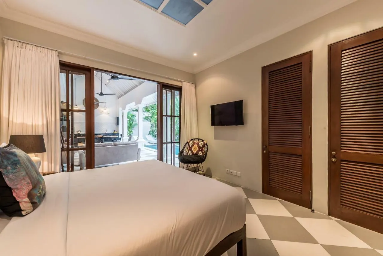 Central 3 Bedroom Villa Close To Seminyak Beach 0*, Seminyak (Bali)